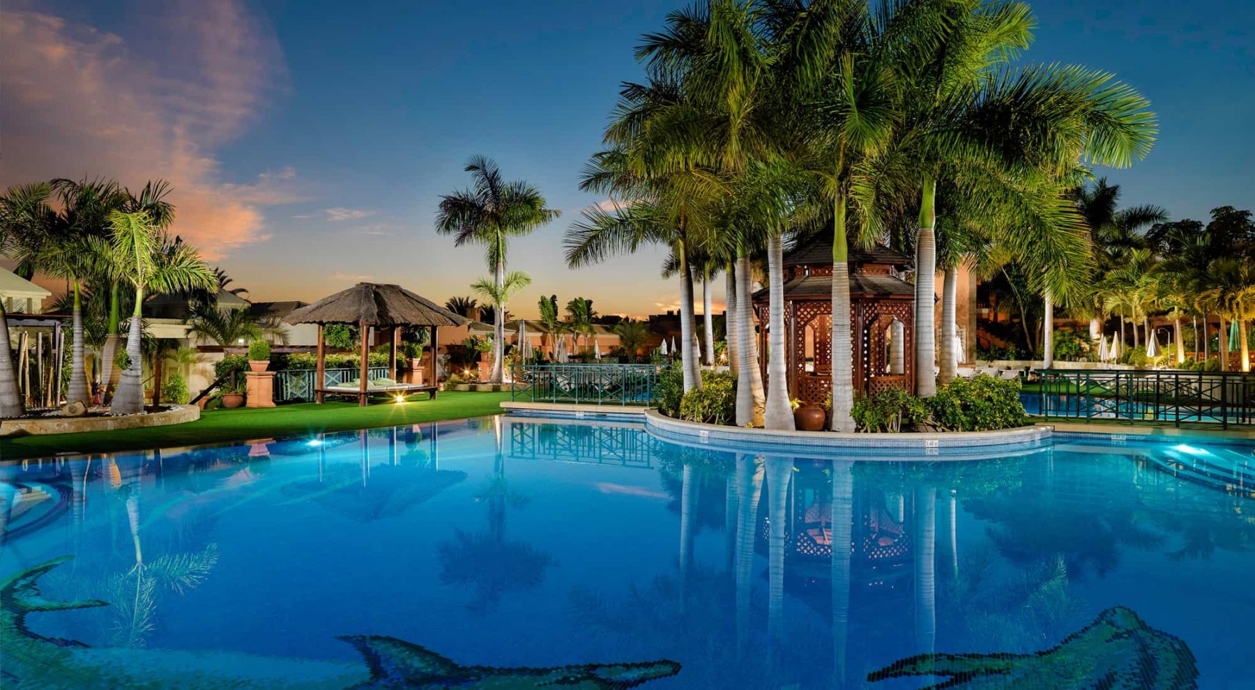 Pool night Green Garden Eco Resort Pool night